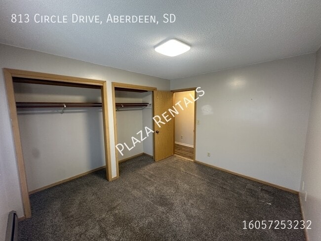 Building Photo - 905 N Main St