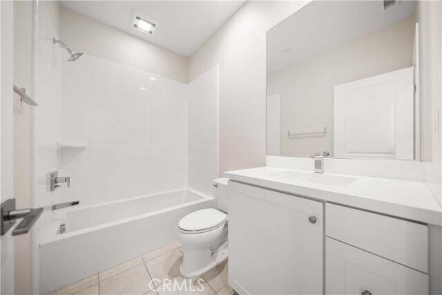 Building Photo - 134 Canvas