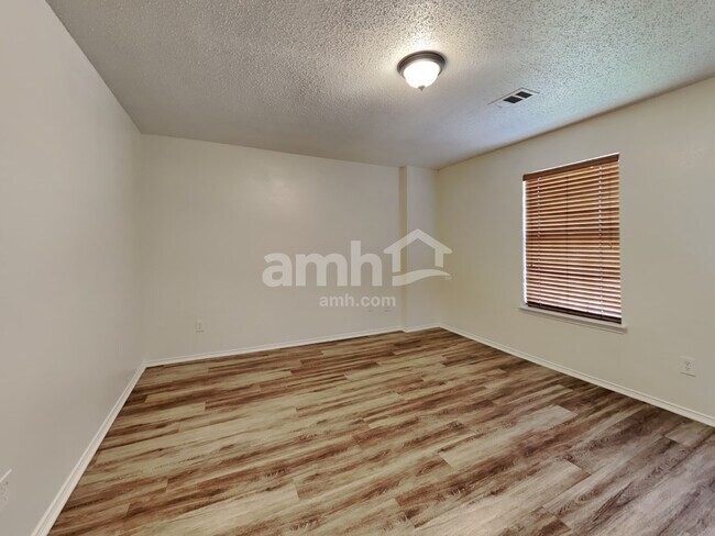 Building Photo - 10308 Oak Branch Ln