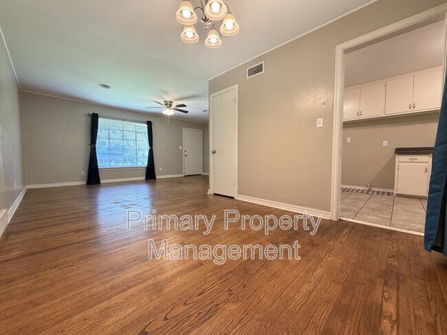 Building Photo - 1722 Mattern Dr