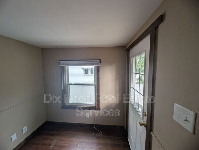 Building Photo - 914 Chelsea Ave