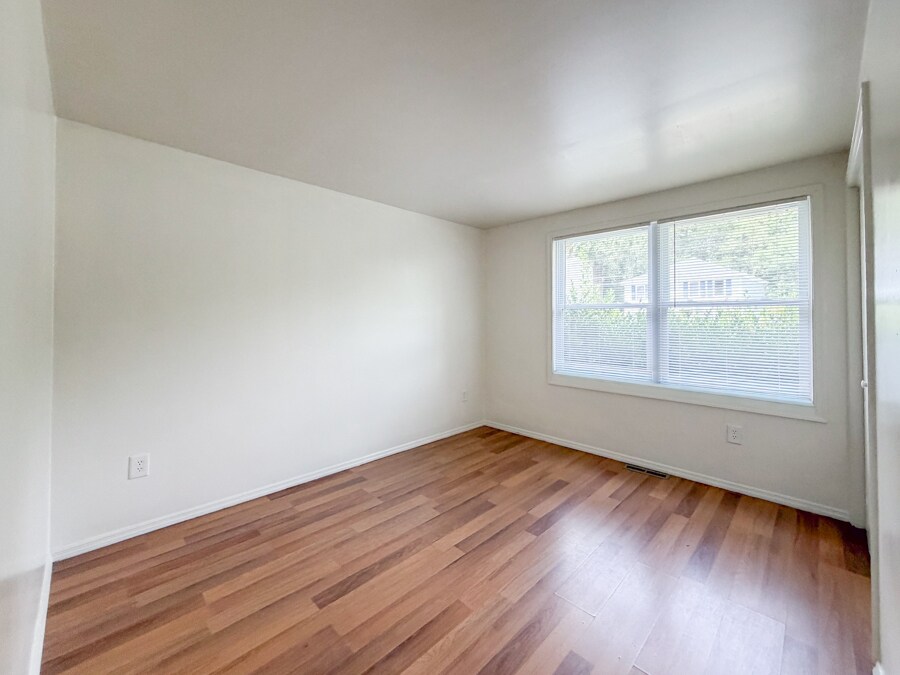 Building Photo - 35 Fox Hill Dr