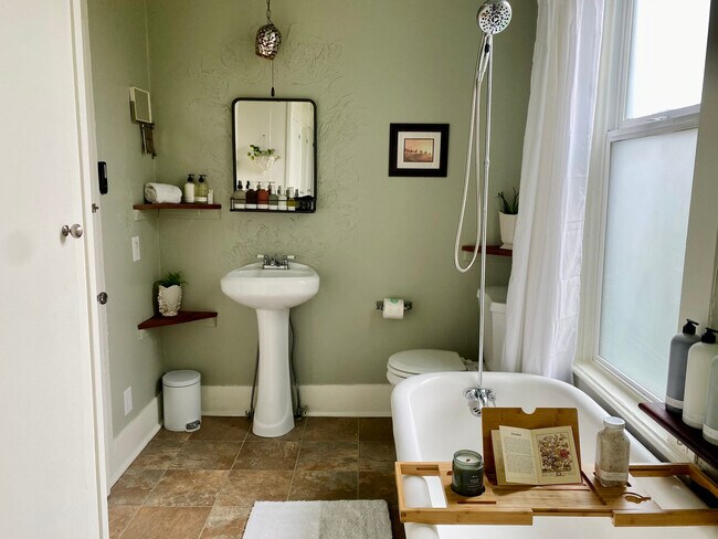 Building Photo - 1311 N Garden St