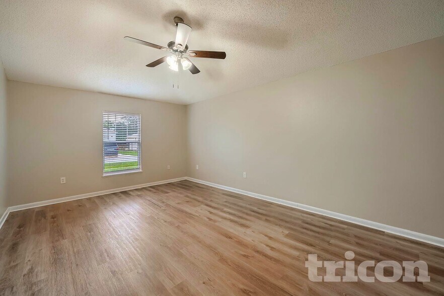 Building Photo - 104 Aurora Ln