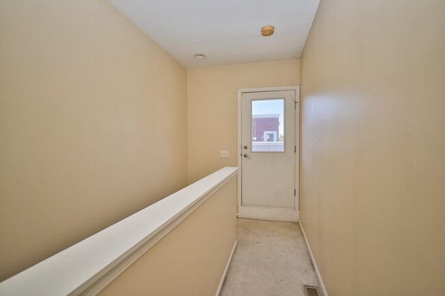 Building Photo - 353 E Eastgate Pl