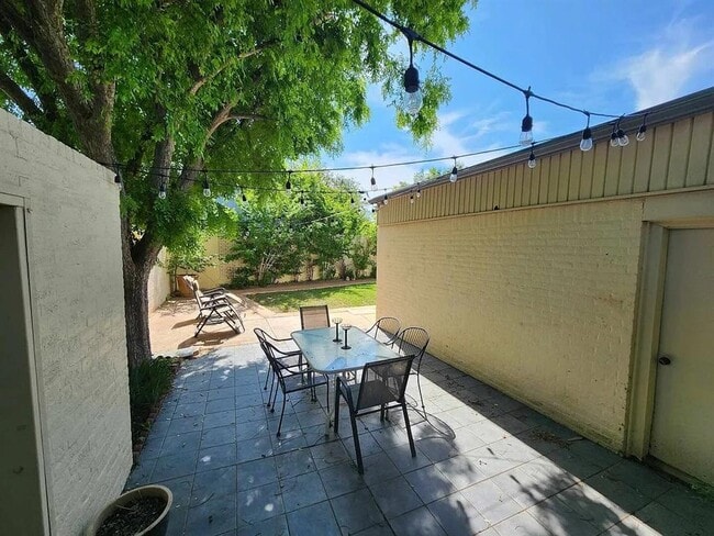 Building Photo - 1441 Glenbrook Dr