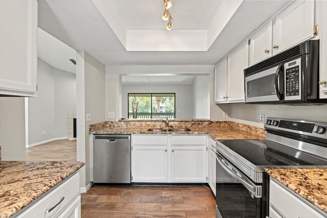 Building Photo - Beautiful Condo