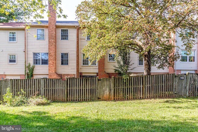 Building Photo - 9911 Whitewater Dr