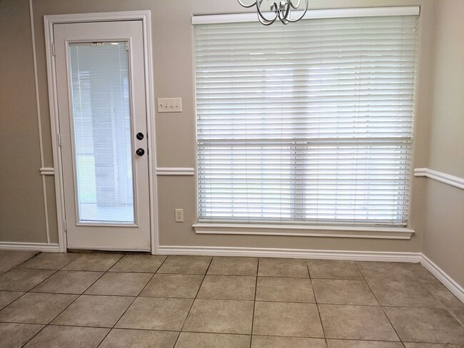 Building Photo - May Move In! 3 Bed 2 Bath In Edelweiss Gar...