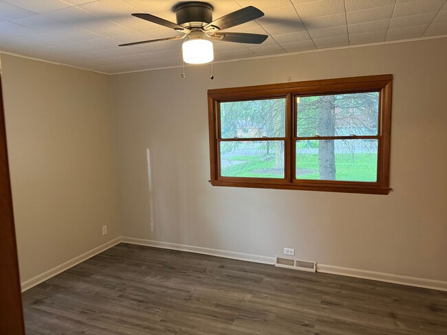 Building Photo - Awesome Property for an Awesome Price