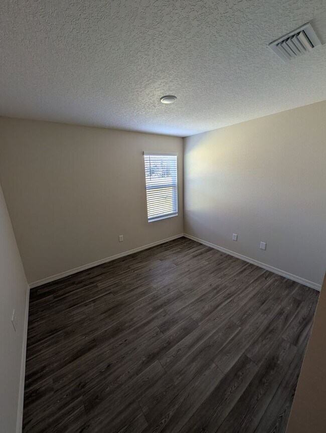 Building Photo - Beautiful 4-Bedroom Home in Jacksonville, FL