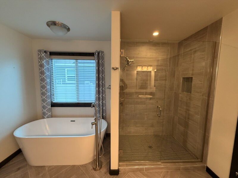 Building Photo - 240 Triple Creek Dr