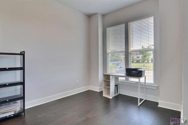 Building Photo - 14117 Vlg Sq Ave