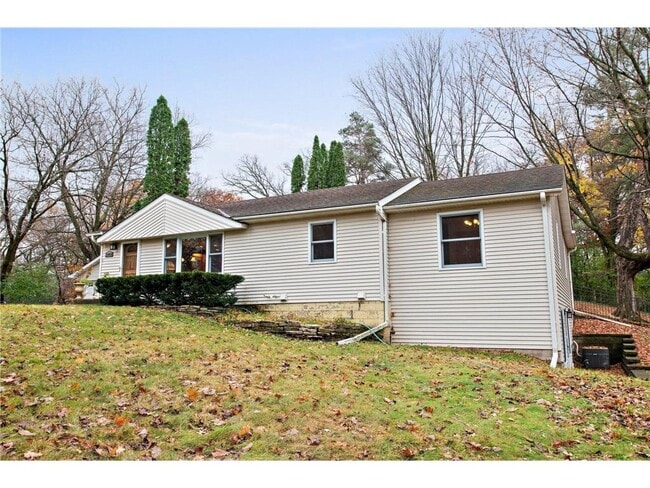 Building Photo - 15803 Sunset Rd