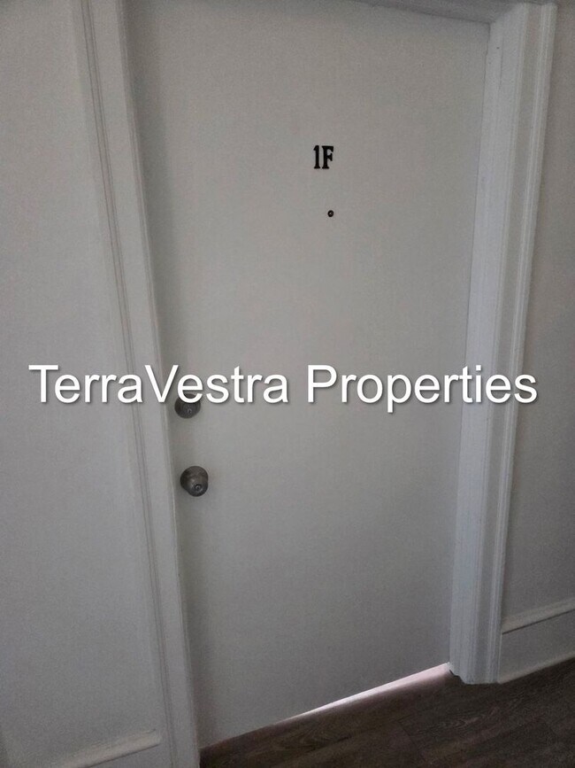 Building Photo - 28 W Madison Ave