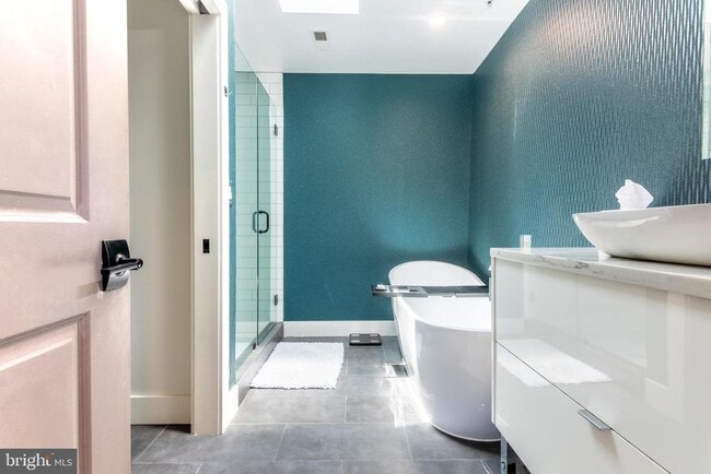 Building Photo - 1631 Montello Ave NE