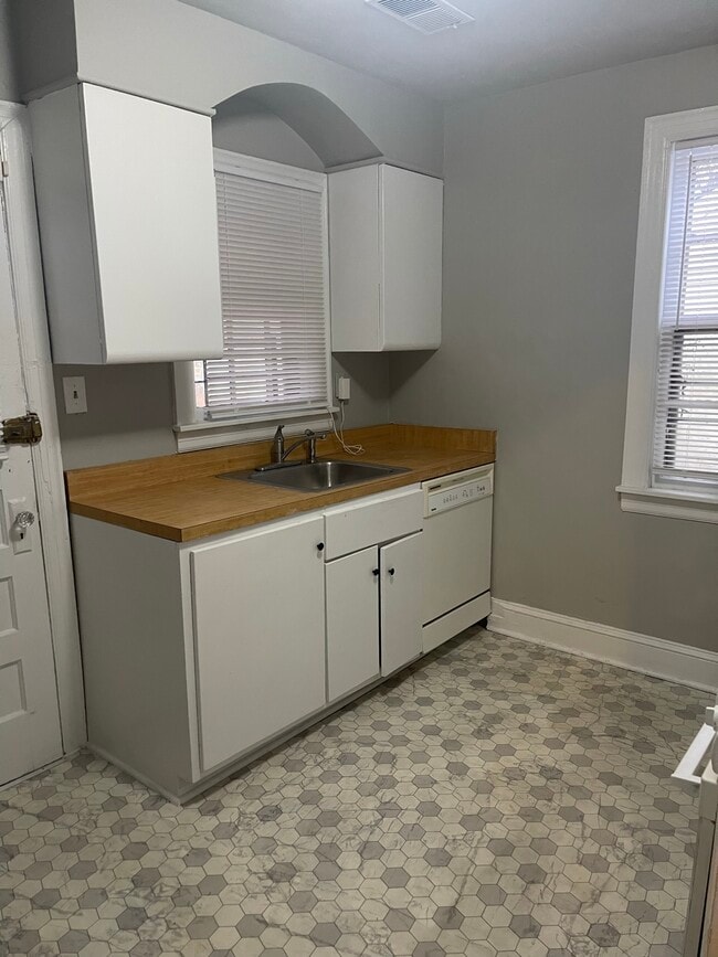 Building Photo - 1707 Dinwiddie Ave