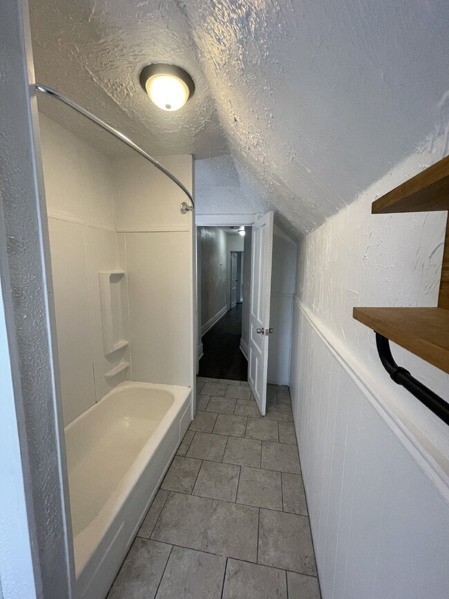 Building Photo - Charming 2-Bedroom Rental Home in Greensburg