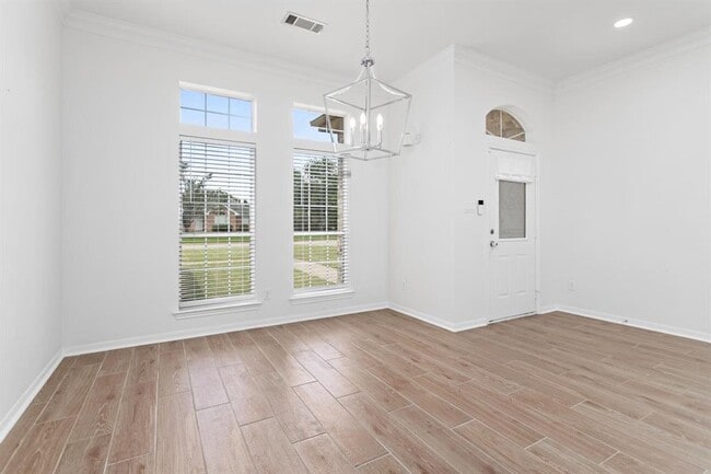Building Photo - 7673 Rosewood Dr