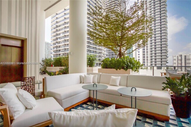 Building Photo - 801 S Miami Ave