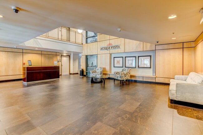 Building Photo - Condo - Heart of Downtown San Diego