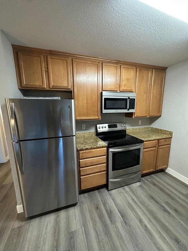 Building Photo - Affordable 3-Bed, 2-Bath Condo with Update...