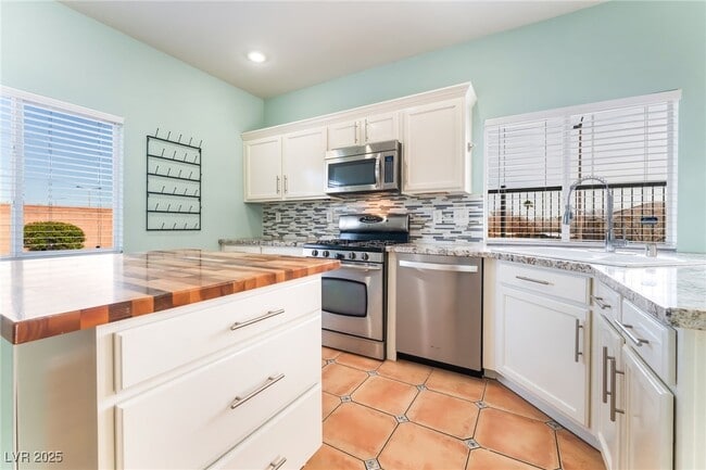 Building Photo - 704 Chase Tree St