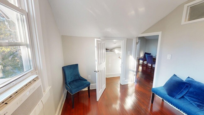 Building Photo - 1341 Franklin St NE