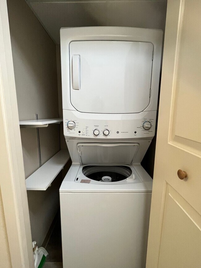 Building Photo - 560 Wigwam Way