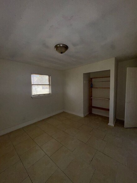 Building Photo - 1637 E 15th St