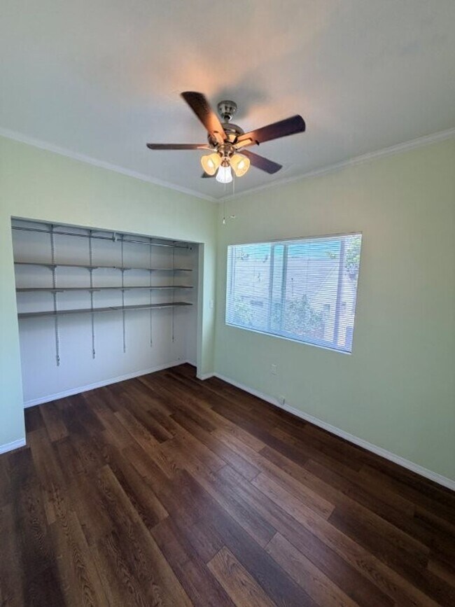 Building Photo - 4545 Vesper Ave