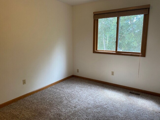Building Photo - Desirable Westlake 4 Bedroom with Finished Basement, RV Parking & Mountain Views