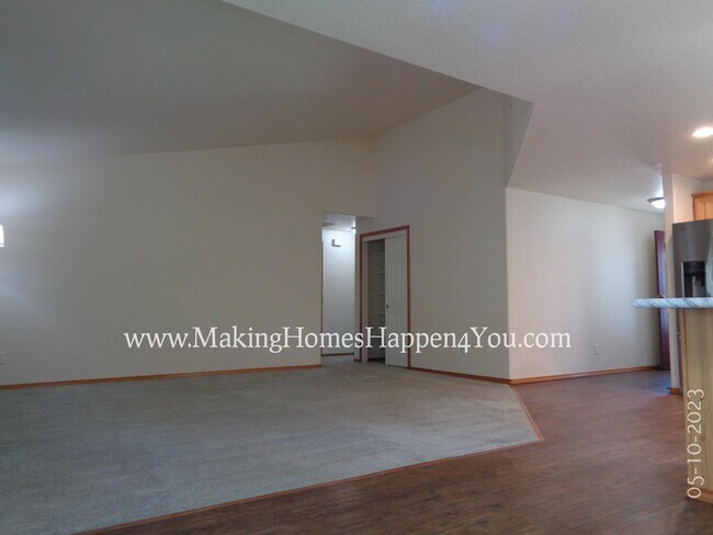 Building Photo - 405 Lavender St