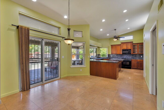Building Photo - 1307 E Treasure Cove Dr