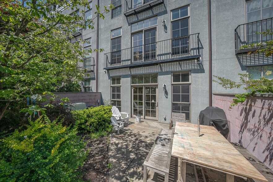 Building Photo - 1832 Fairmount Ave