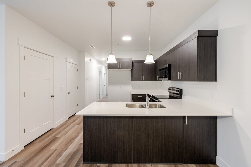 Building Photo - 693 S 4500 S