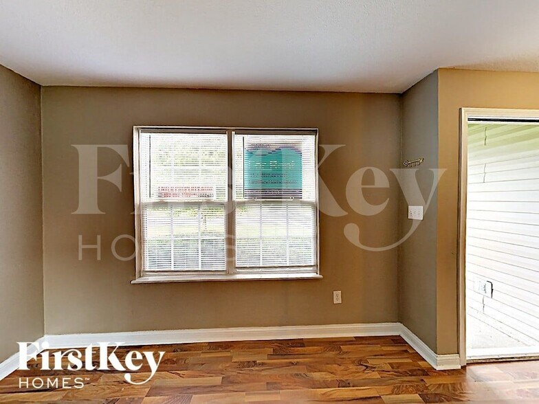 Building Photo - 3944 Hornickel Dr