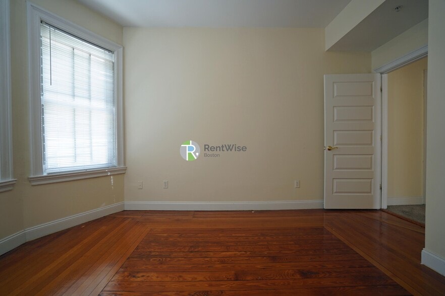 Building Photo - 53 Ashford St