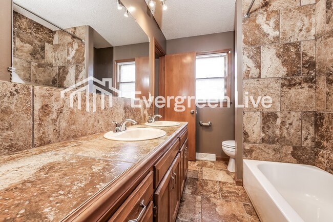 Building Photo - 11622 Palmer Ave