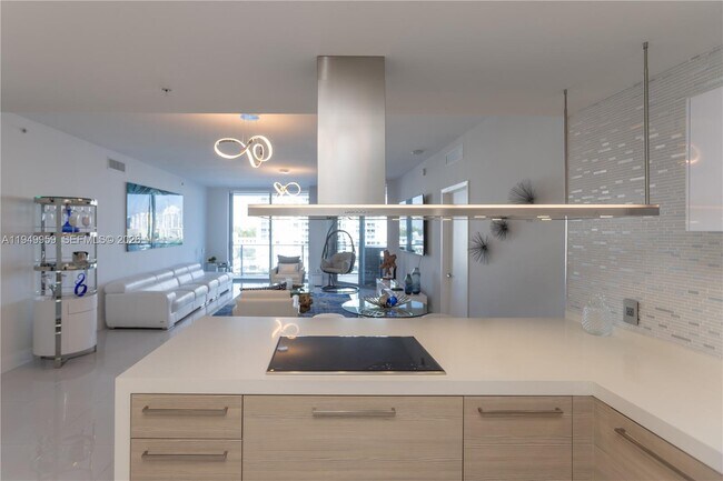 Building Photo - 17111 Biscayne Blvd