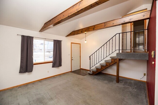 Building Photo - 3208 Spruce Dr