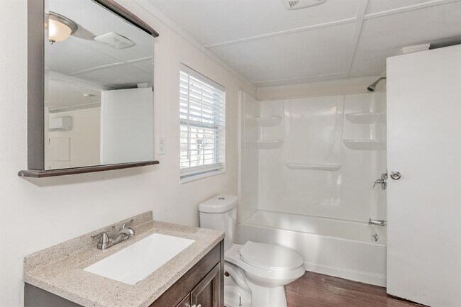 Building Photo - 103 Hackberry Ln