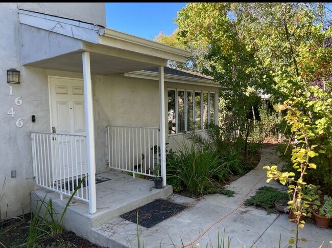 Building Photo - 1646 Maple Ave
