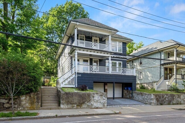 Building Photo - 1045 Adams St