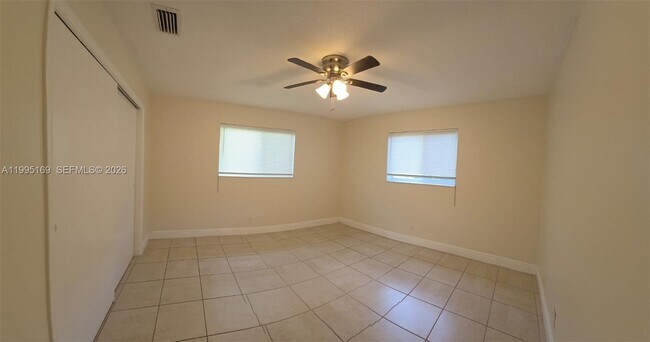 Building Photo - 2504 NW 9th Ln