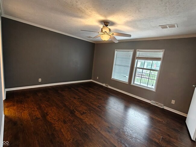 Building Photo - 802 Fern Dr