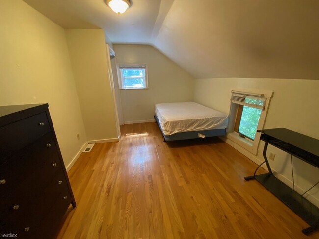 Building Photo - 5 br, 2 bath House - 314 E Summit St