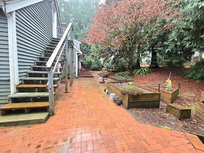 Building Photo - 5 Bedroom 4 Bathroom Home in Woodinville