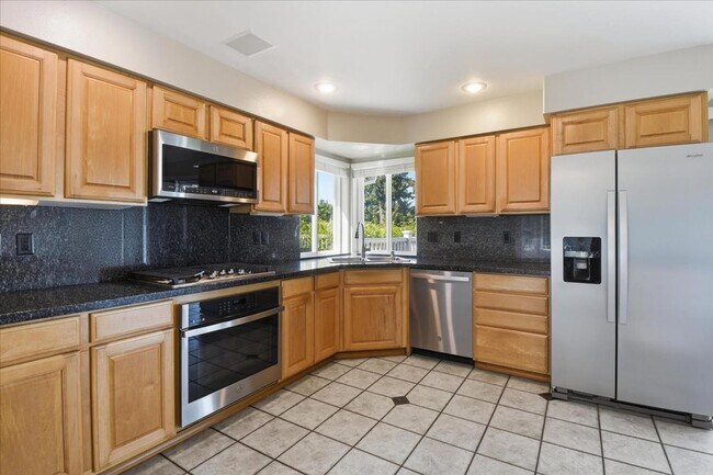 Building Photo - 5Bd/4Ba Marysville Home