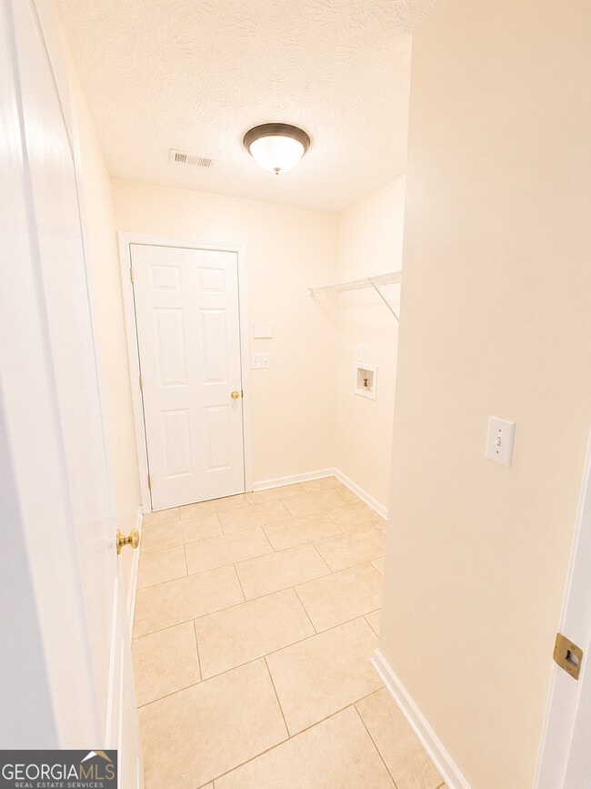 Building Photo - 5115 Towne Park Dr
